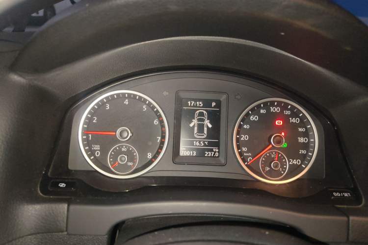 Used Volkswagen Tiguan 2010 2.0 TSI Automatic All-Wheel Drive Flagship Edition Instrument Cluster