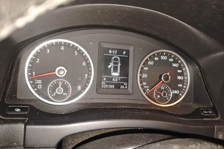 Used Volkswagen Tiguan 2010 2.0 TSI Automatic All-Wheel-Drive Elite Edition Instrument Cluster