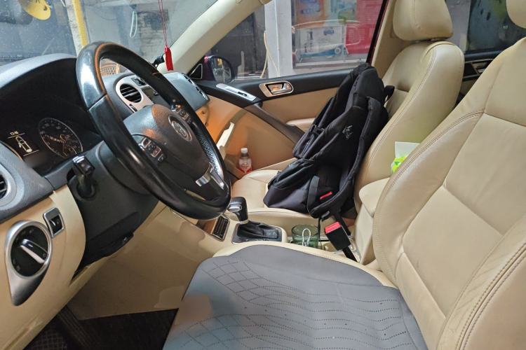 Used Volkswagen Tiguan 2010 1.8TSI Automatic All-Wheel-Drive Elite Edition Left Front Seat