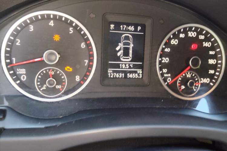 Used Volkswagen Tiguan 2010 1.8TSI Automatic All-Wheel-Drive Elite Edition Odometer Close Up