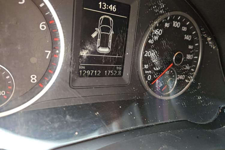 Used Volkswagen Tiguan 2010 1.8TSI Automatic All-Wheel-Drive Elite Edition Odometer Close Up