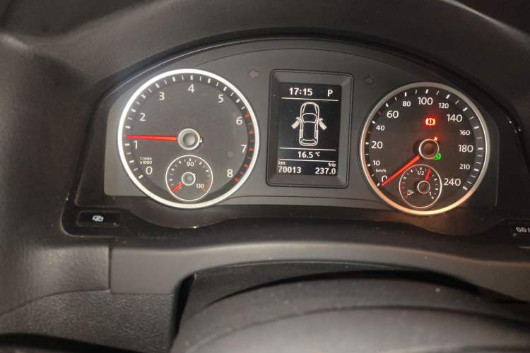 Used Volkswagen Tiguan 2010 2.0 TSI Automatic All-Wheel Drive Flagship Edition Odometer Close Up