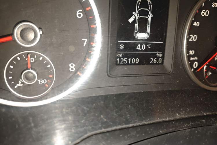 Used Volkswagen Tiguan 2010 2.0 TSI Automatic All-Wheel-Drive Elite Edition Odometer Close Up