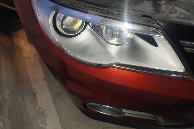 Used Volkswagen Tiguan 2010 2.0 TSI Automatic All-Wheel Drive Flagship Edition Right Front Headlight