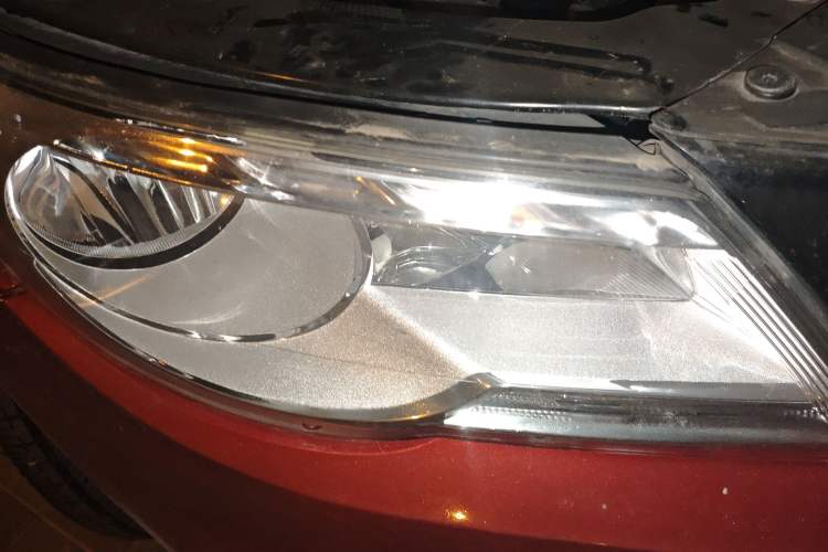 Used Volkswagen Tiguan 2010 2.0 TSI Automatic All-Wheel-Drive Elite Edition Right Front Headlight