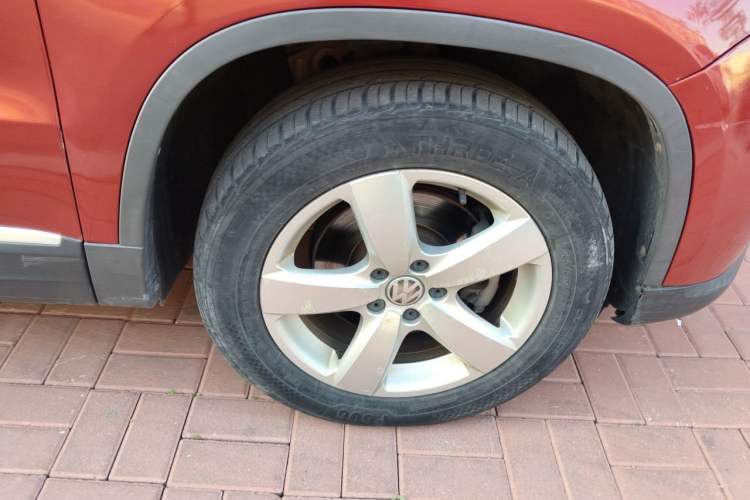 Used Volkswagen Tiguan 2010 1.8TSI Automatic All-Wheel-Drive Elite Edition Right Front Wheel Hub