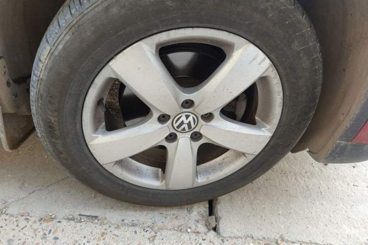 Used Volkswagen Tiguan 2010 1.8TSI Automatic All-Wheel-Drive Elite Edition Right Front Wheel Hub
