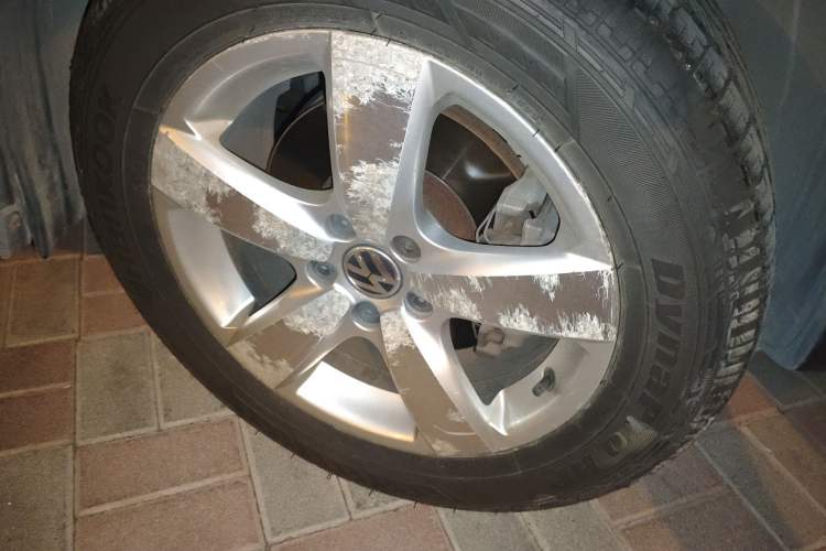 Used Volkswagen Tiguan 2010 2.0 TSI Automatic All-Wheel-Drive Elite Edition Right Front Wheel Hub