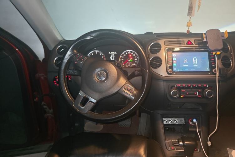 Used Volkswagen Tiguan 2010 2.0 TSI Automatic All-Wheel-Drive Elite Edition Steering Wheel