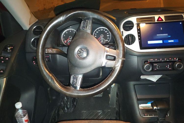 Used Volkswagen Tiguan 2010 2.0 TSI Automatic All-Wheel-Drive Elite Edition Steering Wheel