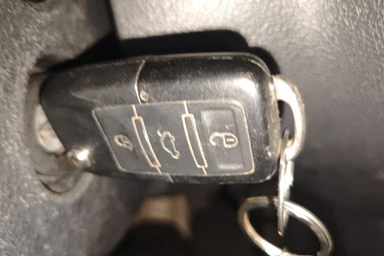 Used Volkswagen Tiguan 2010 2.0 TSI Automatic All-Wheel-Drive Elite Edition Vehicle Key