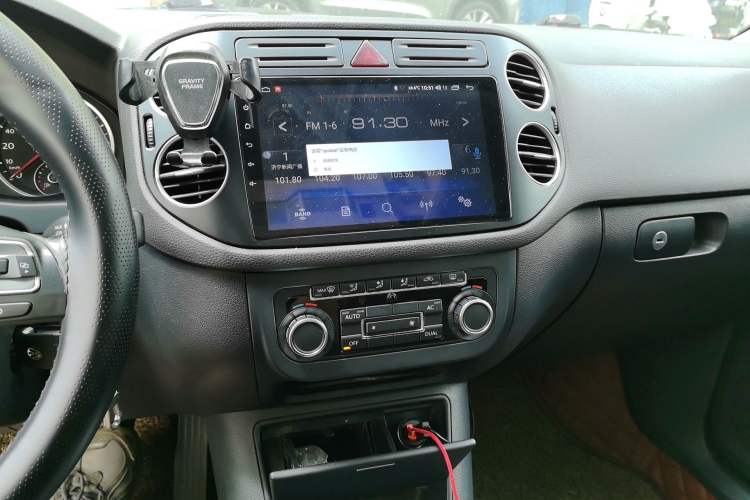 Used Volkswagen Tiguan 2010 1.8TSI Automatic All-Wheel-Drive Elite Edition Audio And AC Panel