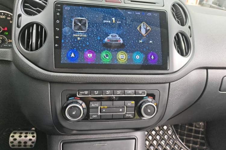 Used Volkswagen Tiguan 2010 2.0 TSI Automatic All-Wheel Drive Flagship Edition Audio And AC Panel