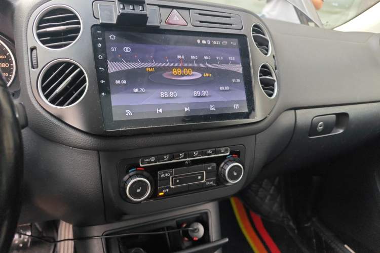 Used Volkswagen Tiguan 2010 2.0 TSI Automatic All-Wheel Drive Flagship Edition Audio And AC Panel