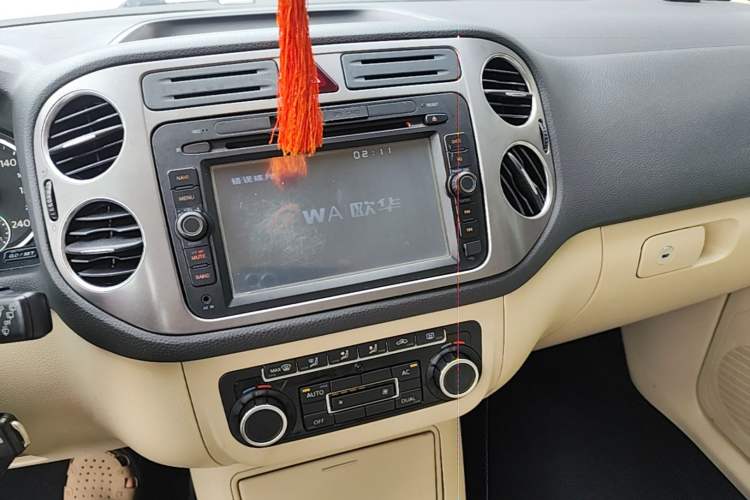 Used Volkswagen Tiguan 2010 1.8 TSI Automatic Two-Wheel Drive Trend Edition Audio And AC Panel