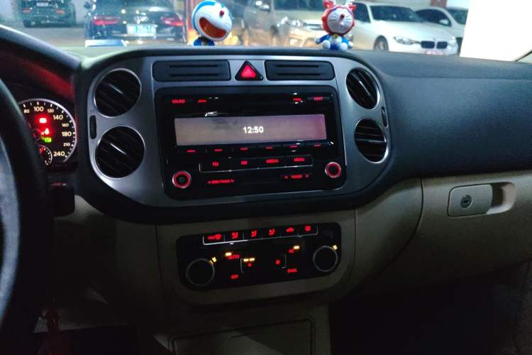 Used Volkswagen Tiguan 2010 1.8 TSI Automatic Two-Wheel Drive Trend Edition Audio And AC Panel