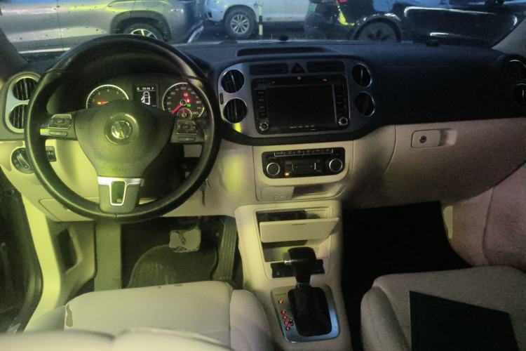Used Volkswagen Tiguan 2010 1.8TSI Automatic All-Wheel-Drive Elite Edition Center Console