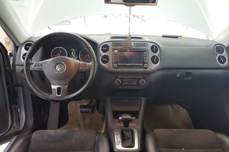 Used Volkswagen Tiguan 2010 2.0 TSI Automatic All-Wheel Drive Flagship Navigation Edition Center Console