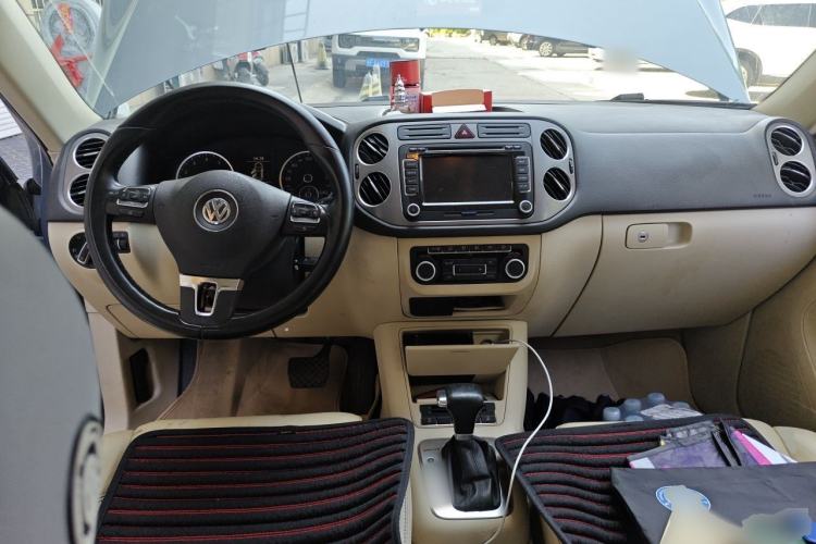 Used Volkswagen Tiguan 2010 1.8TSI Automatic All-Wheel-Drive Elite Edition Center Console
