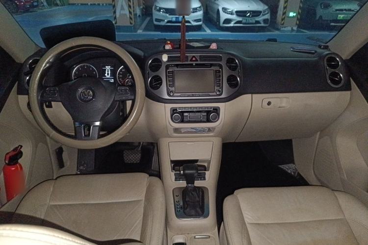 Used Volkswagen Tiguan 2010 1.8 TSI Automatic Two-Wheel Drive Trend Edition Center Console