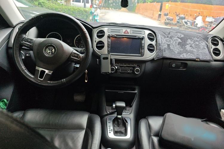 Used Volkswagen Tiguan 2010 2.0 TSI Automatic All-Wheel-Drive Elite Edition Center Console