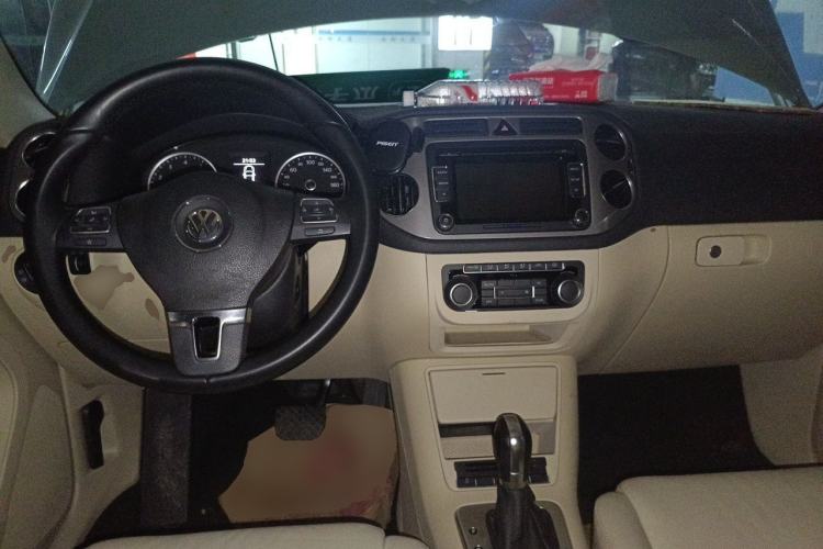 Used Volkswagen Tiguan 2010 1.8 TSI Automatic Two-Wheel Drive Trend Edition Center Console