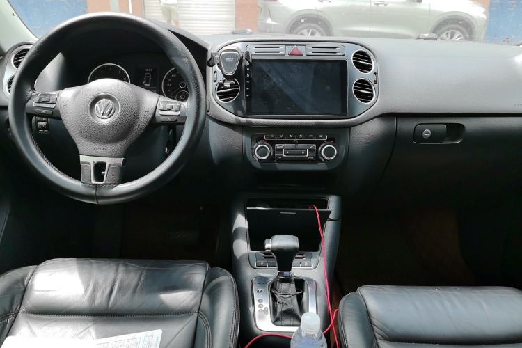 Used Volkswagen Tiguan 2010 1.8TSI Automatic All-Wheel-Drive Elite Edition Center Console