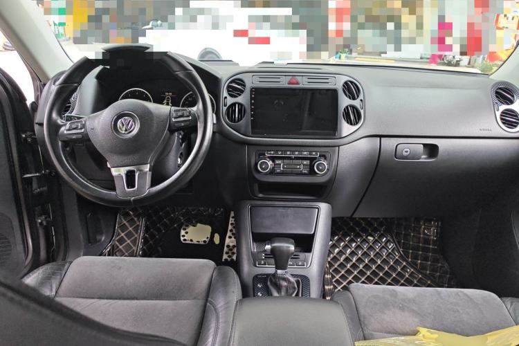 Used Volkswagen Tiguan 2010 2.0 TSI Automatic All-Wheel Drive Flagship Edition Center Console