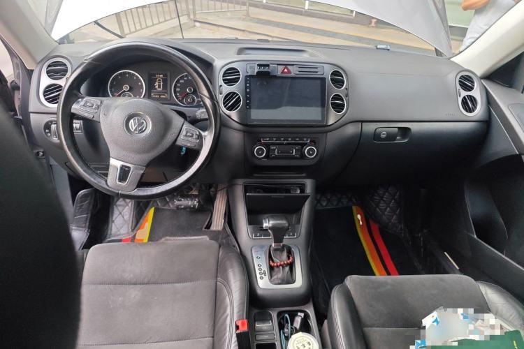 Used Volkswagen Tiguan 2010 2.0 TSI Automatic All-Wheel Drive Flagship Edition Center Console