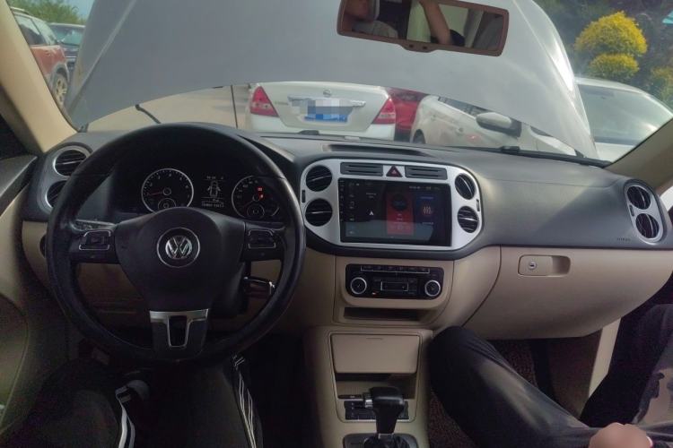 Used Volkswagen Tiguan 2010 2.0 TSI Automatic All-Wheel Drive Flagship Edition Center Console