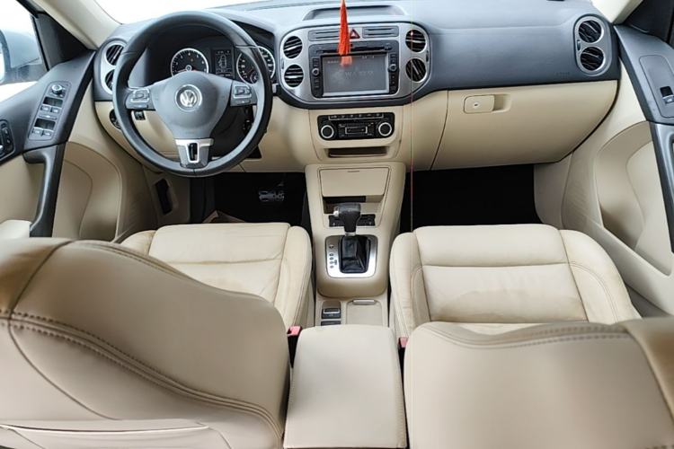 Used Volkswagen Tiguan 2010 1.8 TSI Automatic Two-Wheel Drive Trend Edition Center Console