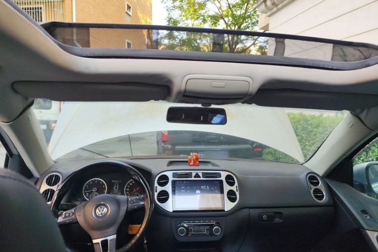 Used Volkswagen Tiguan 2010 1.8TSI Automatic All-Wheel-Drive Elite Edition Center Console