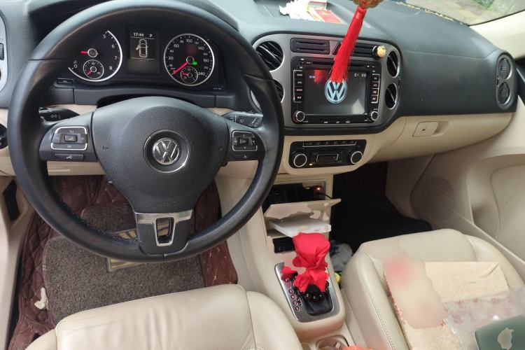 Used Volkswagen Tiguan 2010 1.8 TSI Automatic All-Wheel Drive Fashion Edition Center Console