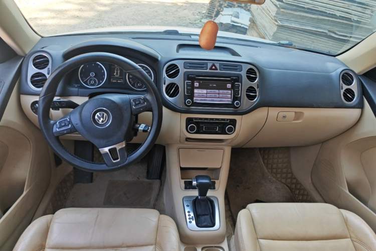 Used Volkswagen Tiguan 2010 2.0 TSI Automatic All-Wheel-Drive Elite Edition Center Console