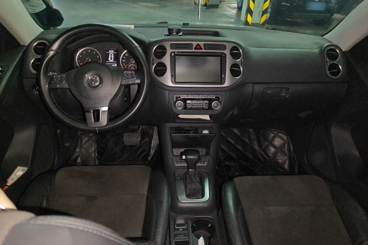 Used Volkswagen Tiguan 2010 2.0 TSI Automatic All-Wheel Drive Flagship Edition Center Console