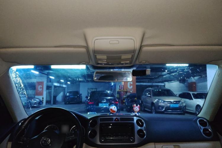 Used Volkswagen Tiguan 2010 1.8 TSI Automatic Two-Wheel Drive Trend Edition Center Console