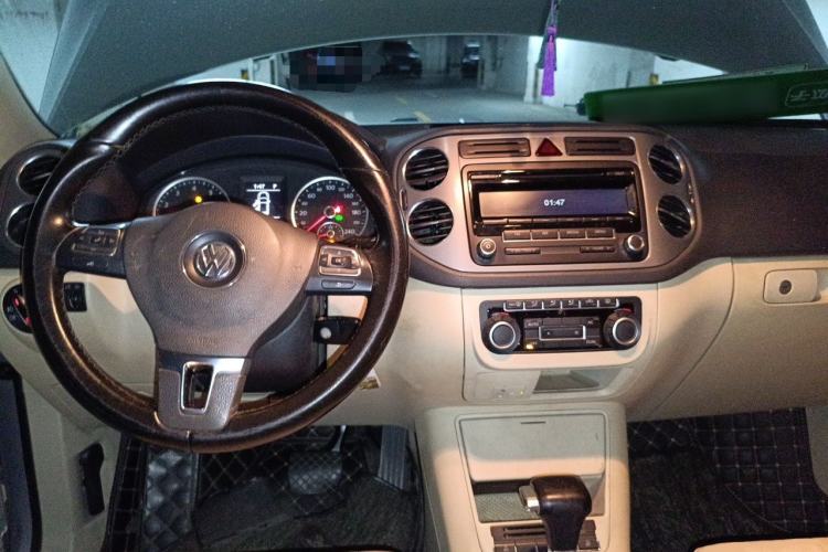 Used Volkswagen Tiguan 2010 1.8 TSI Automatic Two-Wheel Drive Trend Edition Center Console