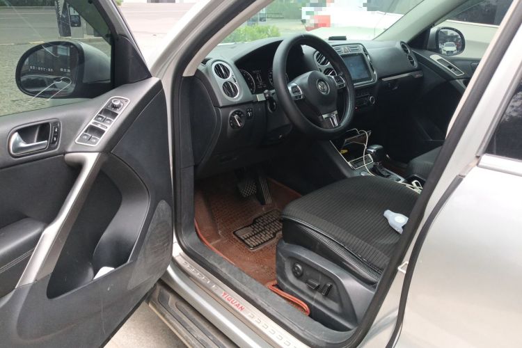 Used Volkswagen Tiguan 2010 1.8TSI Automatic All-Wheel-Drive Elite Edition Driver Seat