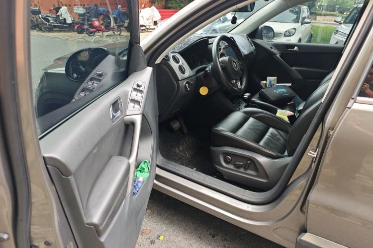 Used Volkswagen Tiguan 2010 2.0 TSI Automatic All-Wheel-Drive Elite Edition Driver Seat