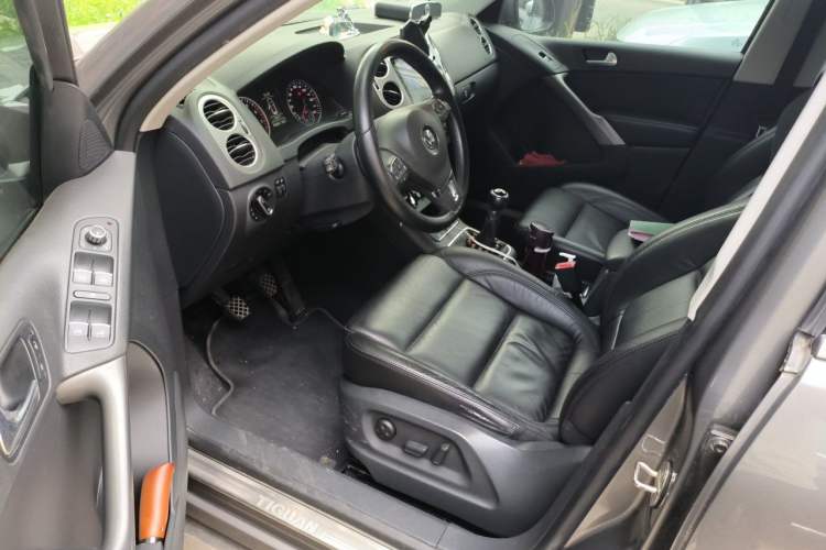 Used Volkswagen Tiguan 2010 1.8 TSI Manual Two-Wheel Drive Urban Edition Driver Seat