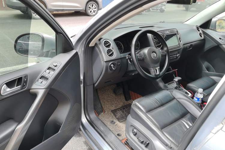 Used Volkswagen Tiguan 2010 1.8TSI Automatic All-Wheel-Drive Elite Edition Driver Seat