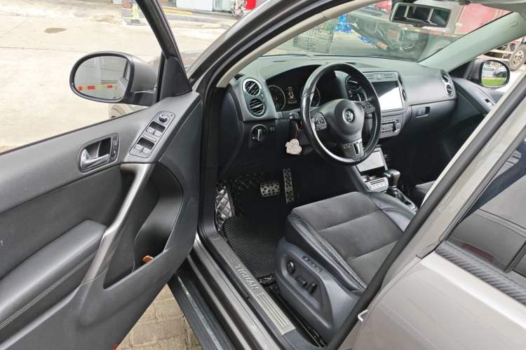Used Volkswagen Tiguan 2010 2.0 TSI Automatic All-Wheel Drive Flagship Edition Driver Seat
