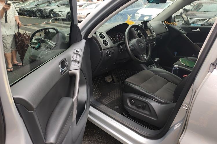 Used Volkswagen Tiguan 2010 2.0 TSI Automatic All-Wheel Drive Flagship Edition Driver Seat