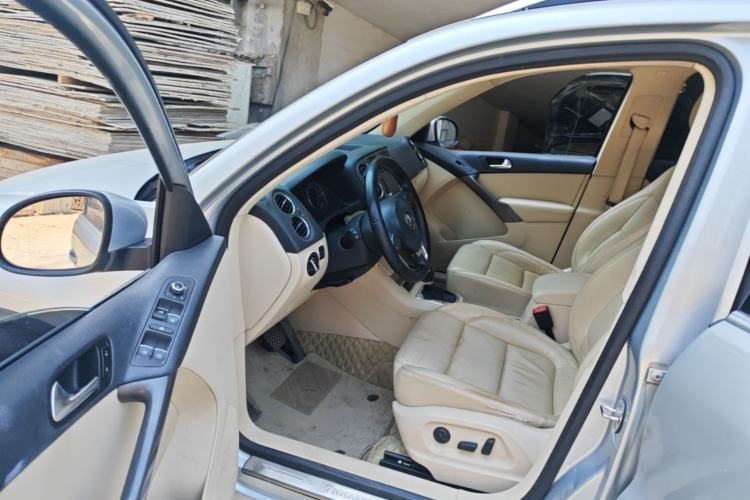Used Volkswagen Tiguan 2010 2.0 TSI Automatic All-Wheel-Drive Elite Edition Driver Seat
