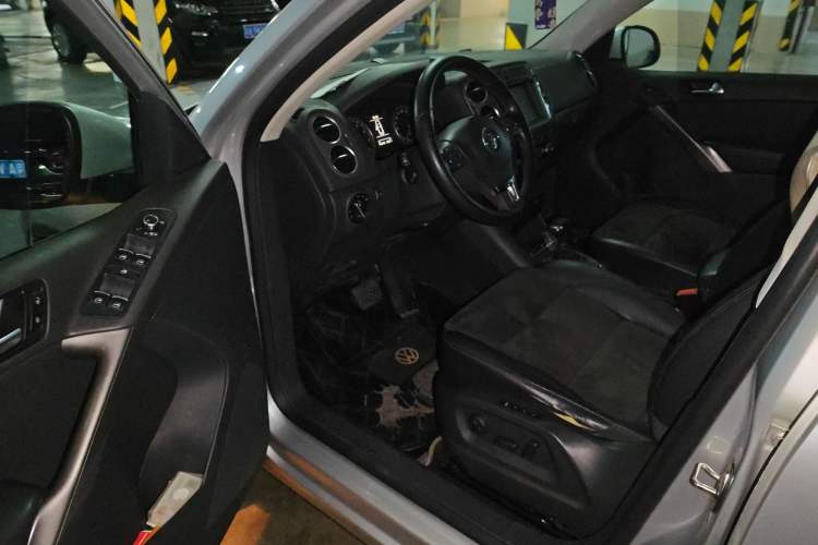Used Volkswagen Tiguan 2010 2.0 TSI Automatic All-Wheel Drive Flagship Edition Driver Seat