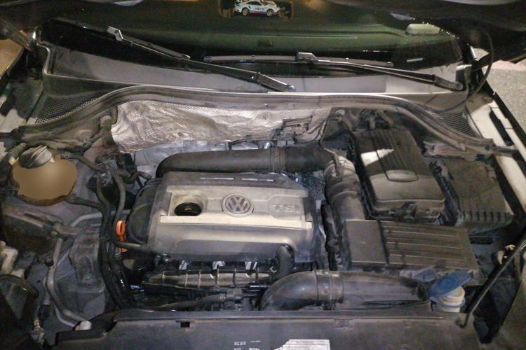 Used Volkswagen Tiguan 2010 2.0 TSI Automatic All-Wheel-Drive Elite Edition Engine Bay