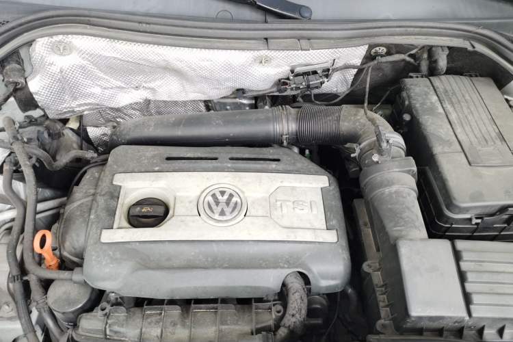 Used Volkswagen Tiguan 2010 2.0 TSI Automatic All-Wheel Drive Flagship Navigation Edition Engine Bay