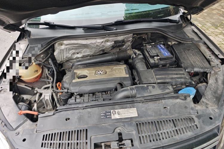Used Volkswagen Tiguan 2010 2.0 TSI Automatic All-Wheel-Drive Elite Edition Engine Bay