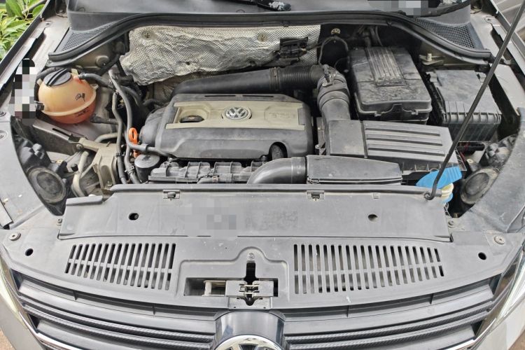 Used Volkswagen Tiguan 2010 2.0 TSI Automatic All-Wheel Drive Flagship Edition Engine Bay