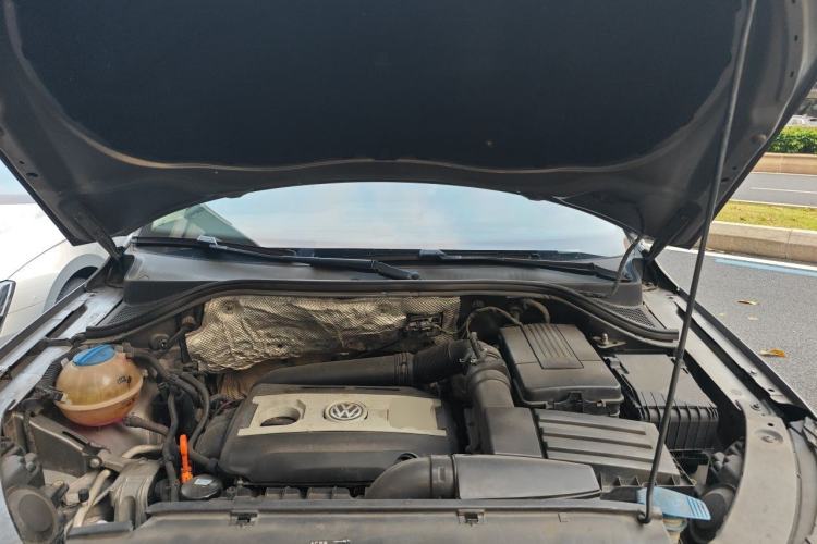 Used Volkswagen Tiguan 2010 2.0 TSI Automatic All-Wheel Drive Flagship Edition Engine Bay